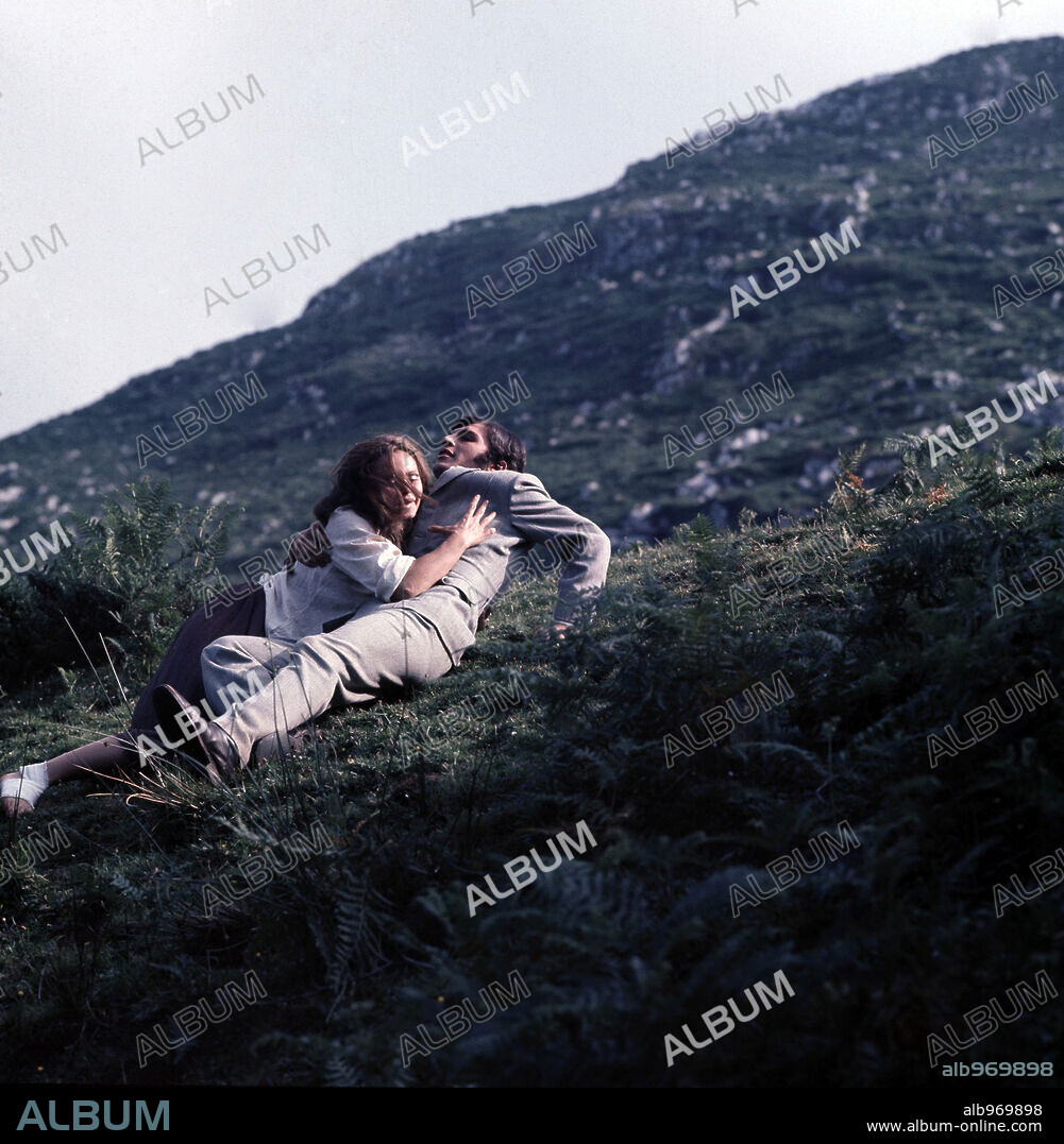 PIOERRE ORCEL y ROCIO DURCAL en MARIANELA, 1972. Copyright IMPERIAL FIMS.