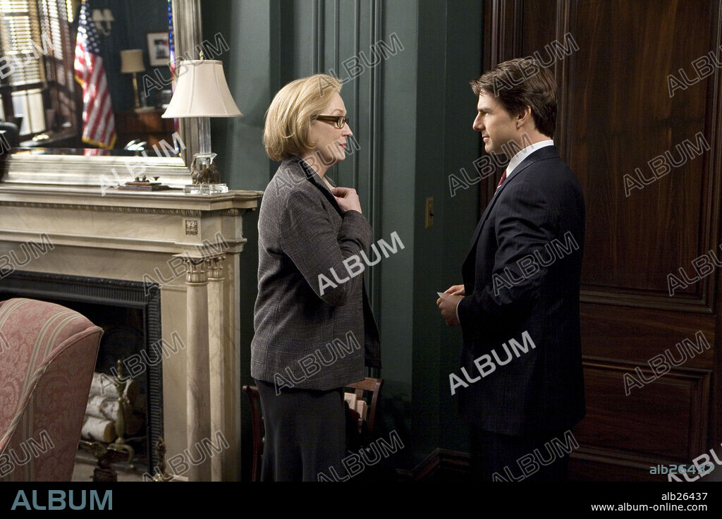 MERYL STREEP and TOM CRUISE in LIONS FOR LAMBS, 2007, directed by ROBERT REDFORD. Copyright ANDELL ENTERT./BRAT NA PONT PROD./CRUISE/WAGNER PROD./ / JAMES, DAVID.