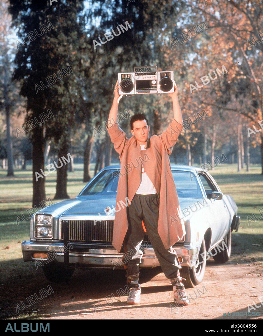 JOHN CUSACK en SAY ANYTHING.. ., 1989, dirigida por CAMERON CROWE. Copyright 20TH CENTURY FOX.