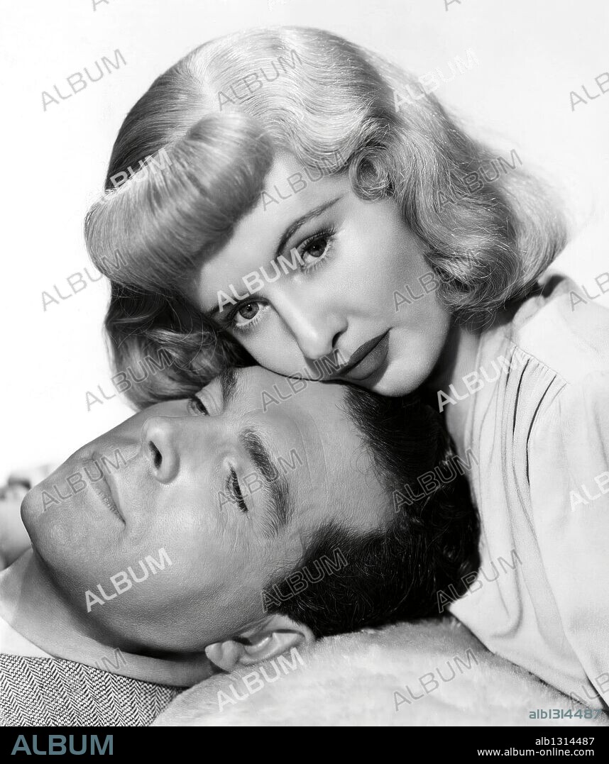 BARBARA STANWYCK y FRED MACMURRAY en PERDICIÓN, 1944 (DOUBLE INDEMNITY), dirigida por BILLY WILDER. Copyright PARAMOUNT PICTURES.