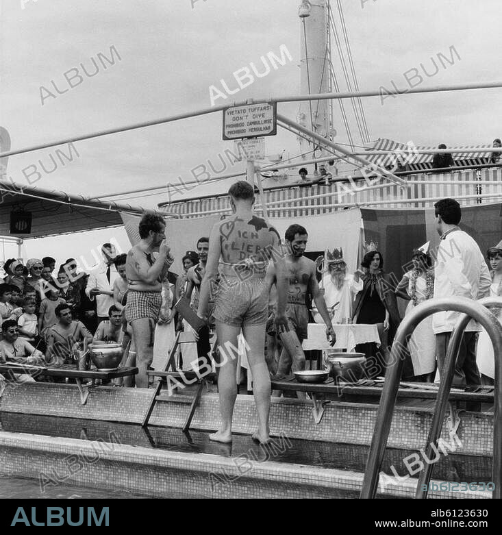 Schiffahrt: Äquatortaufe.-Äquatortaufe auf einem Passagierdampfer.-Foto, 1965.