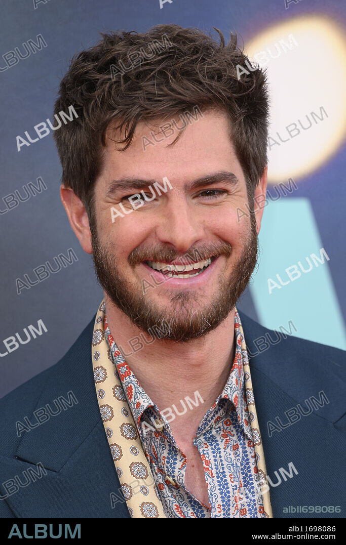 October 17, 2024: Andrew Garfield poses with a Florence Pugh cutout at the 'We Live in Time' film premiere at the BFI London Film Festival 2024..Featuring: Andrew Garfield.Where: London, United Kingdom.When: 17 Oct 2024.Credit: Cover Images (Credit Image: © Cover Images via ZUMA Press).