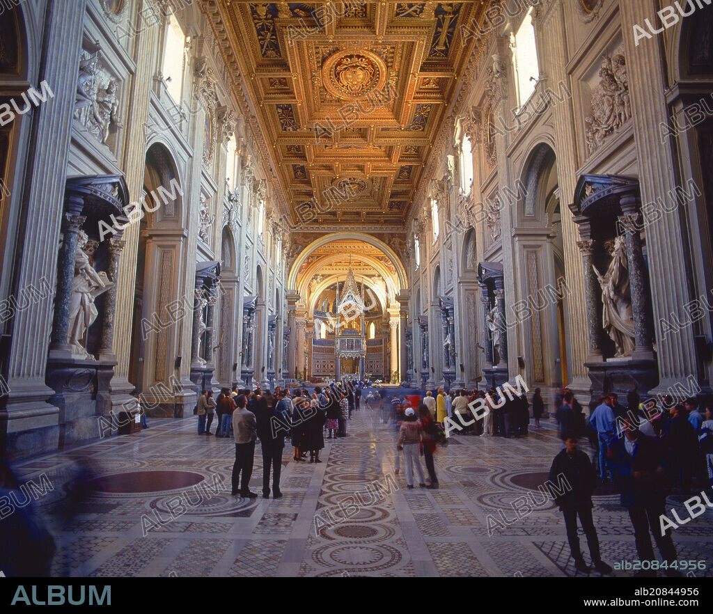 FRANCESCO BORROMINI (1599-1667). INTERIOR-NAVE PRINCIPAL HACIA LA CABECERA - 1646/9 - TECHO MADERA - SIGLO XVI - FOTO AÑOS 90.