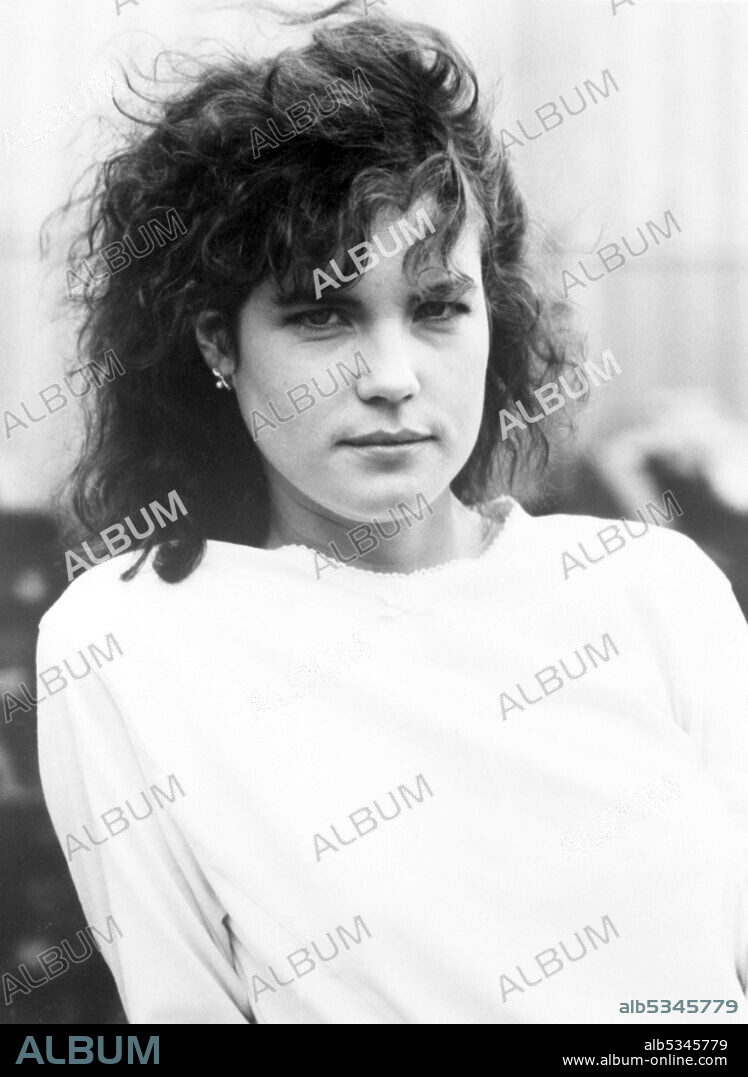 ELIZABETH McGOVERN en JOHNNY EL GUAPO, 1989 (JOHNNY HANDSOME), dirigida por WALTER HILL. Copyright TRISTAR PICTURES.