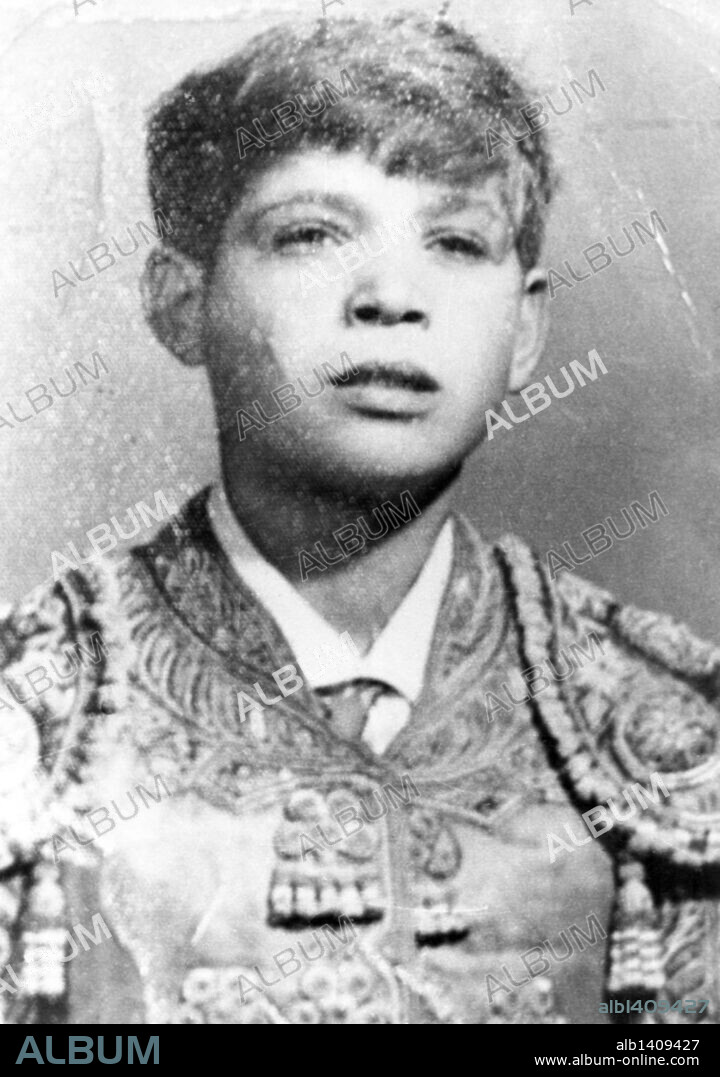 Camarón, de niño, vestido de torero.