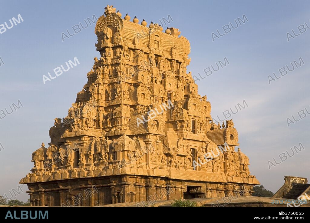The ornate Gopuram of the Brihadeeswarar Temple (Big Temple) in Thanjavur (Tanjore), UNESCO World Heritage Site, Tamil Nadu, India, Asia.