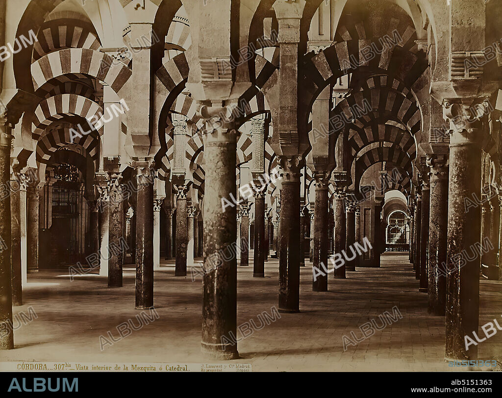 Jean Laurent, Córdoba. Vista interior de la Mezquita ó Catedral, albumin paper, black and white positive process, image size: height: 24.9 cm; width: 33.5 cm, inscribed: recto and: exposed: CÓRDOBA. 307 to. Vista interior de la Mezquita ó Catedral, J. Laurent y cia Madrid, Es propiedad, Déposé, architectural photography, church interior, church building and equipment (sacral building).