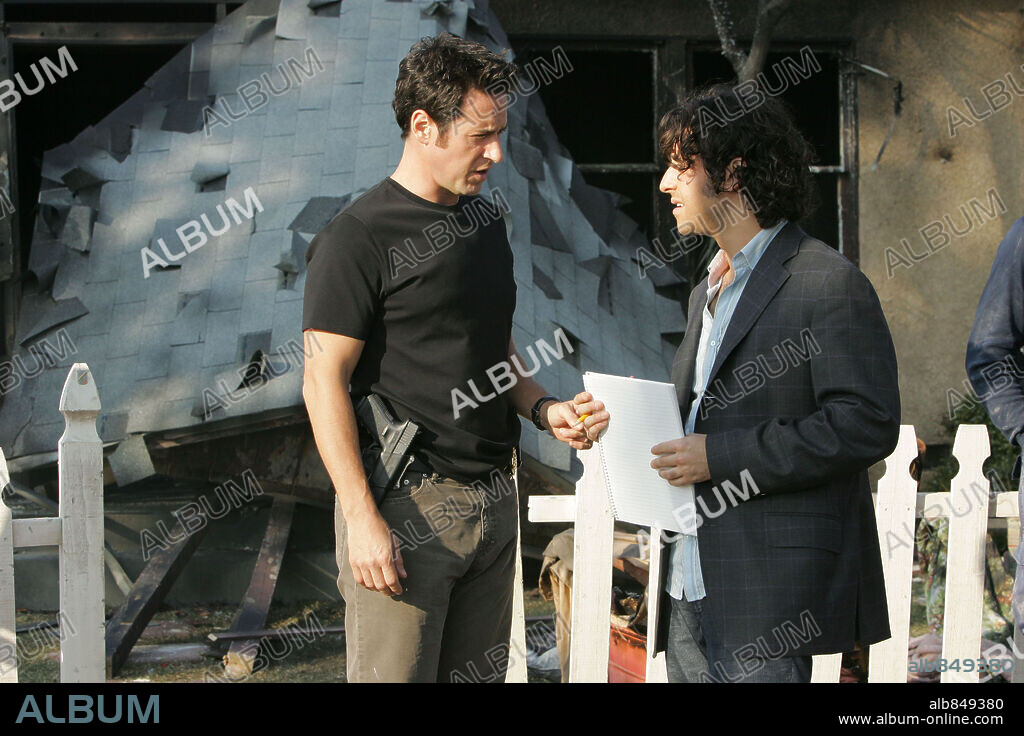 DAVID KRUMHOLTZ und ROB MORROW in NUMB3RS-TV, 2005. Copyright CBS TELEVISION / LIPSON, CLIFF.