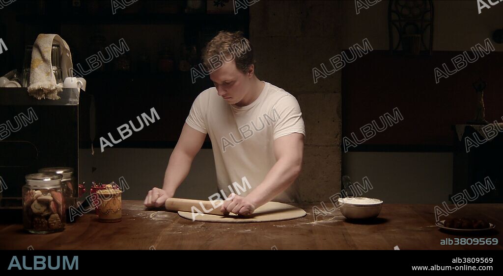 TIM KALKHOF en EL REPOSTERO DE BERLIN, 2017 (THE CAKEMAKER), dirigida por OFIR RAUL GRAIZER. Copyright Film Base Berlin / Laila Films.