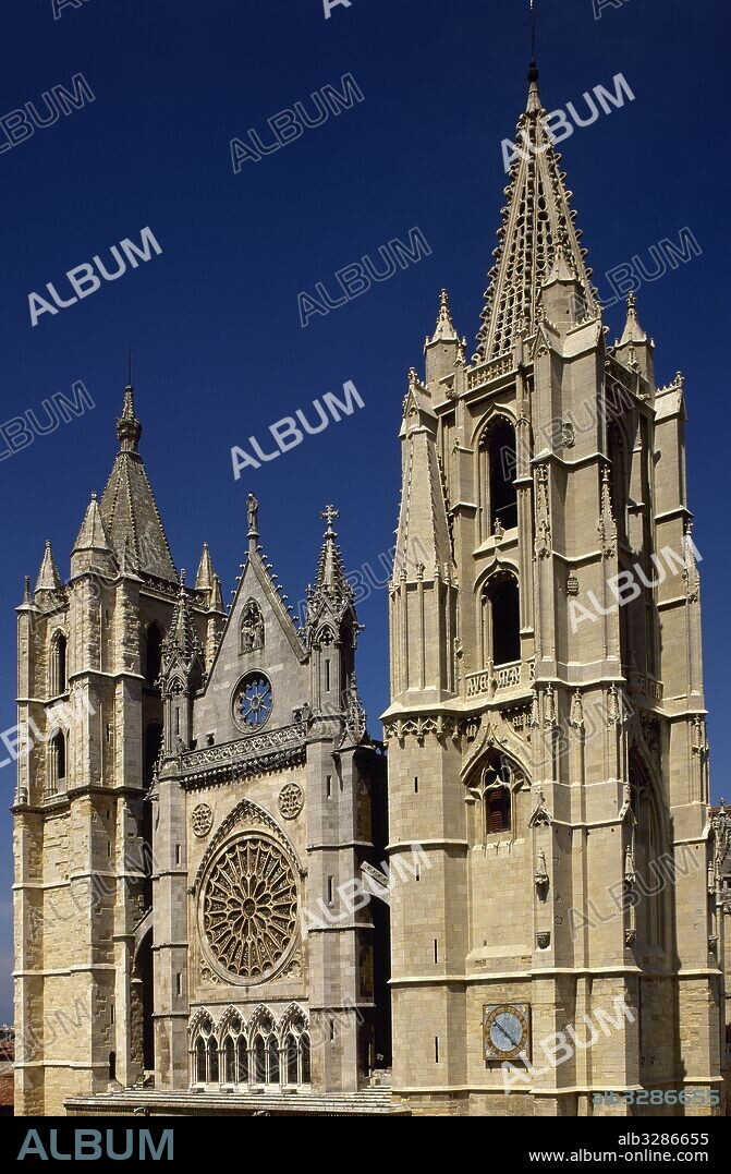 Spain. Leon. Santa Maria de Leon Cathedral. Gothic style. Facade. 13th-14th century.