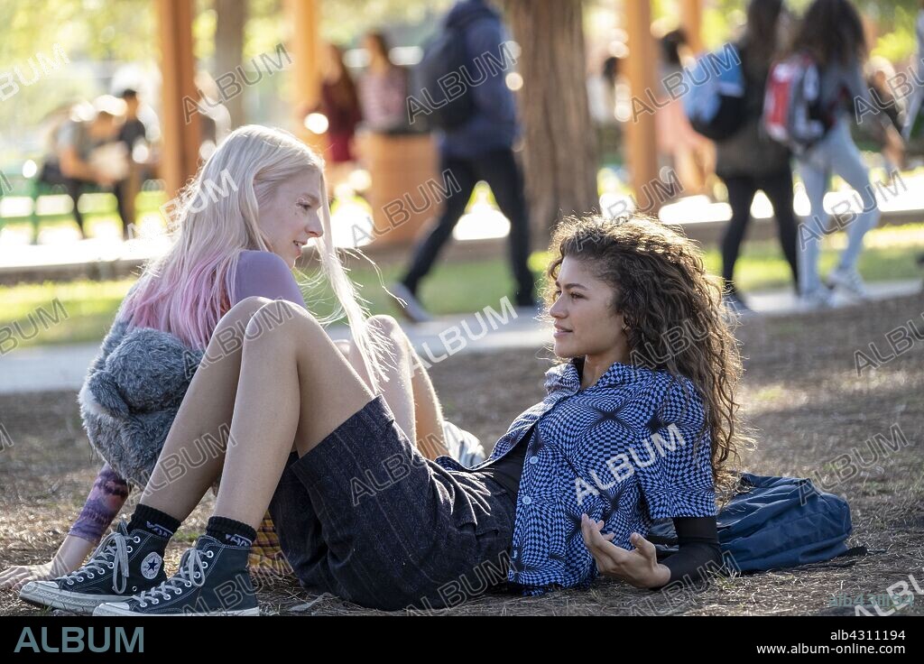 HUNTER SCHAFER und ZENDAYA in EUPHORIA, 2019, unter der Regie von SAM LEVINSON. Copyright HOME BOX OFFICE (HBO).