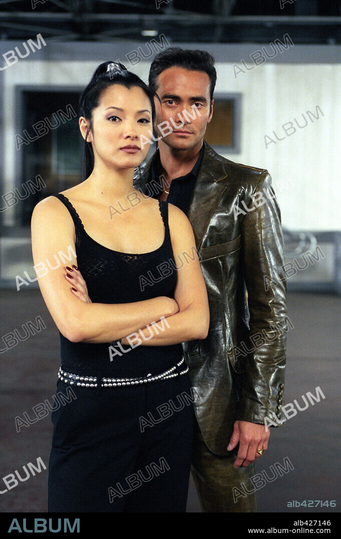 KELLY HU y MARK DACASCOS en NACER PARA MORIR, 2003 (CRADLE 2 THE GRAVE), dirigida por ANDRZEJ BARTKOWIAK. Copyright SILVER PICTURES/WARNER BROS.