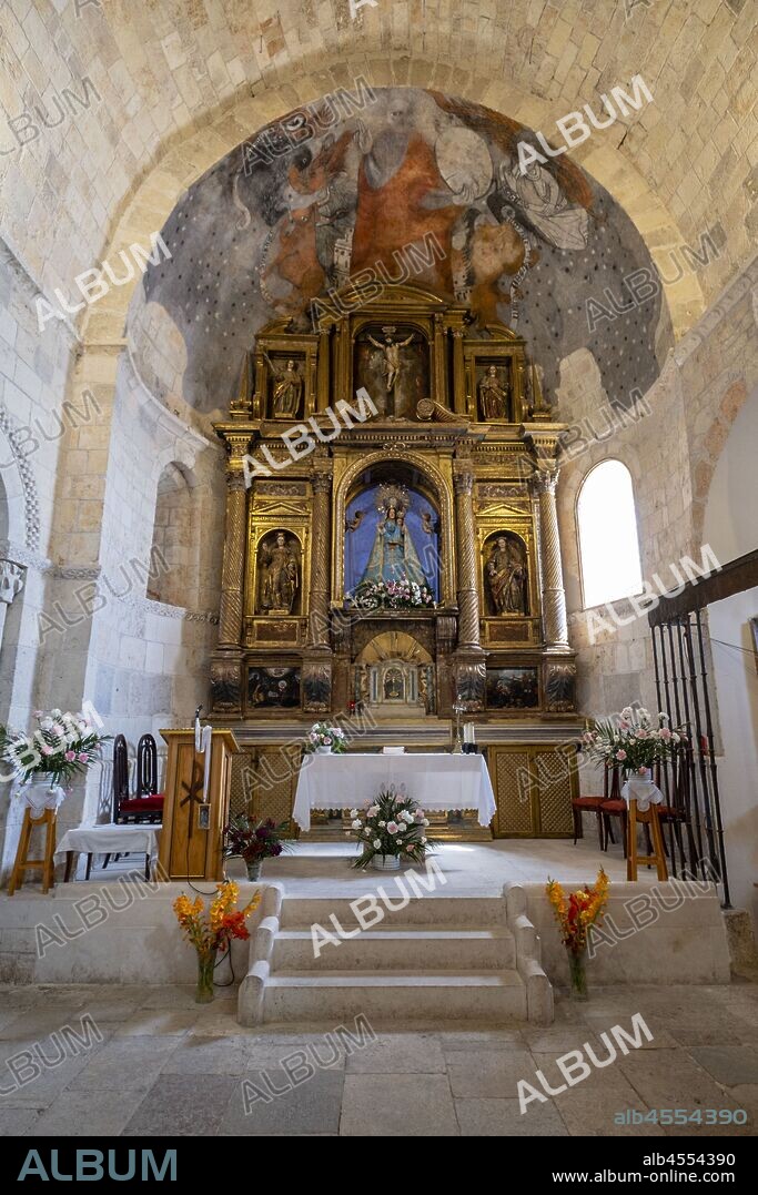 retablo y pinturas del abside, Iglesia de Nuestra Señora del Rivero, Siglo XII, San Esteban de Gormaz, Soria, Comunidad Autónoma de Castilla, Spain, Europe.