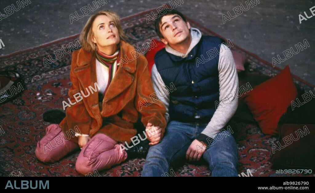 JOSH HARTNETT and RADHA in MOZART AND THE WHALE, 2005, directed by PETTER NAESS. Copyright MILLENNIUM FILMS.