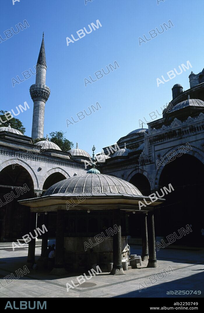 Turkey. Istanbul. Bayezid II Mosque. Ottoman style. 16th century. Courtyard and ablution fountain.