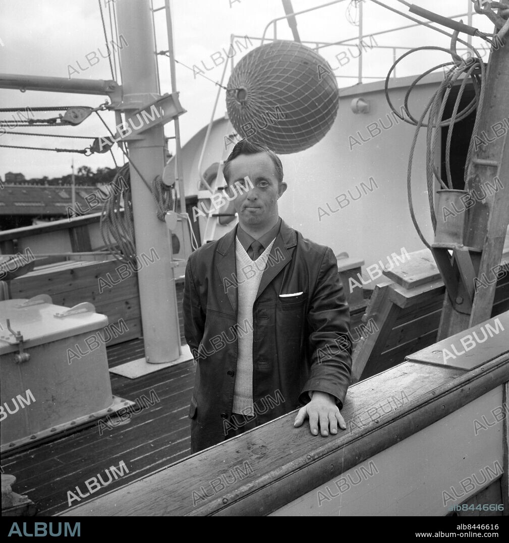 Göteborg juli 1965 - GG 709 Skarvö från Hönö Klåva på premiärtur - byggd 1965 vid Flekkefjord Slipp och Maskinfabrikk i Norge - Familjen Edwardsson *** Local Caption *** GP jul1965_3319. KAMERAREPORTAGE.