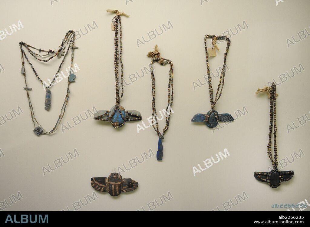 ARTE EGIPCIO. EGIPTO. Escarabajos peloteros. Símbolos del dios solar, adorado en el antiguo Egipto. Utilizados como amuletos y sellos. Museo Arqueológico. Estambul. Turquía.