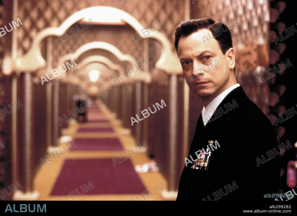 GARY SINISE en SNAKE EYES [OJOS DE SERPIENTE], 1998 (SNAKE EYES), dirigida por BRIAN DE PALMA. Copyright PARAMOUNT PICTURES.
