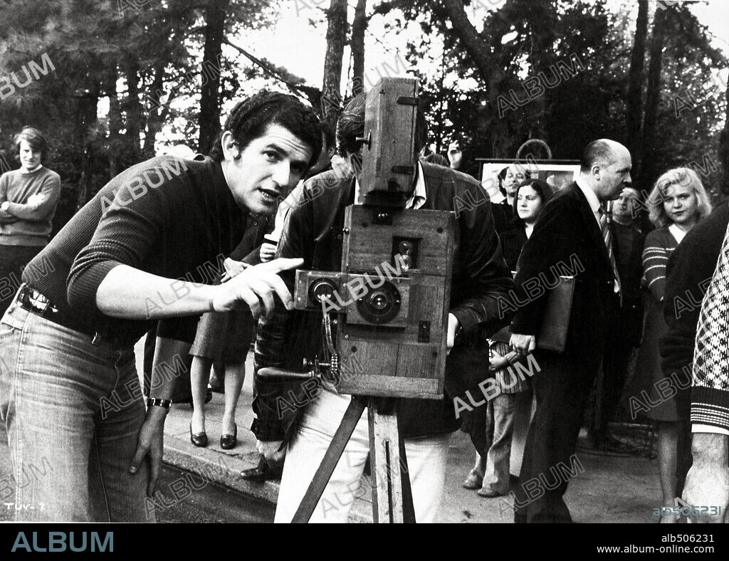 CLAUDE LELOUCH en TODA UNA VIDA, 1974 (TOUTE UNE VIE), dirigida por CLAUDE LELOUCH.