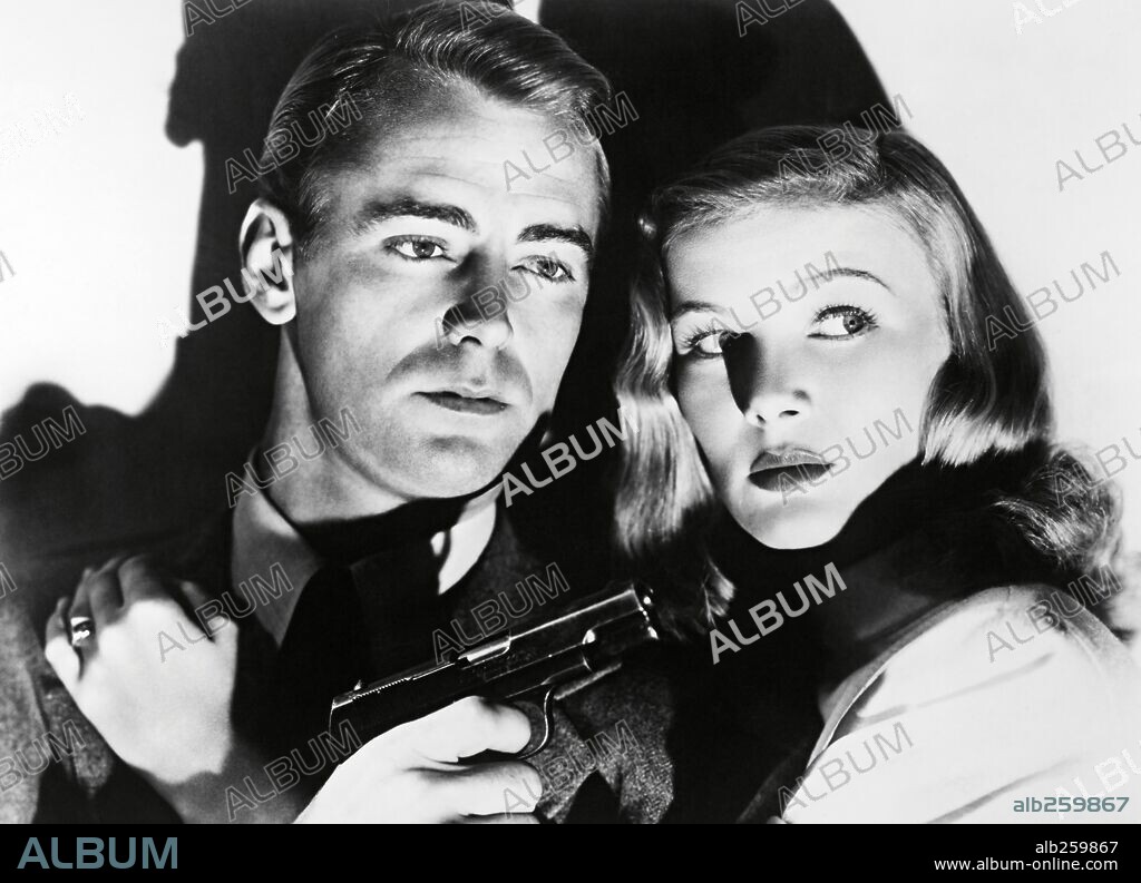 ALAN LADD y VERONICA LAKE en LA DALIA AZUL, 1946 (THE BLUE DAHLIA), dirigida por GEORGE MARSHALL. Copyright PARAMOUNT PICTURES.