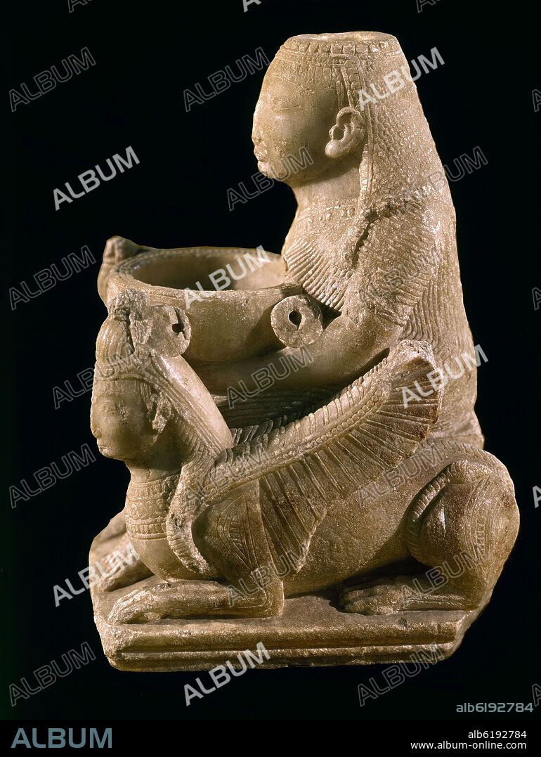 ASTARTE DE GALERA - DIOSA FENICIA SENTADA SOBRE UN TRONO DE ESFINGES - SIGLO VII AC - ALTURA 12 CM.