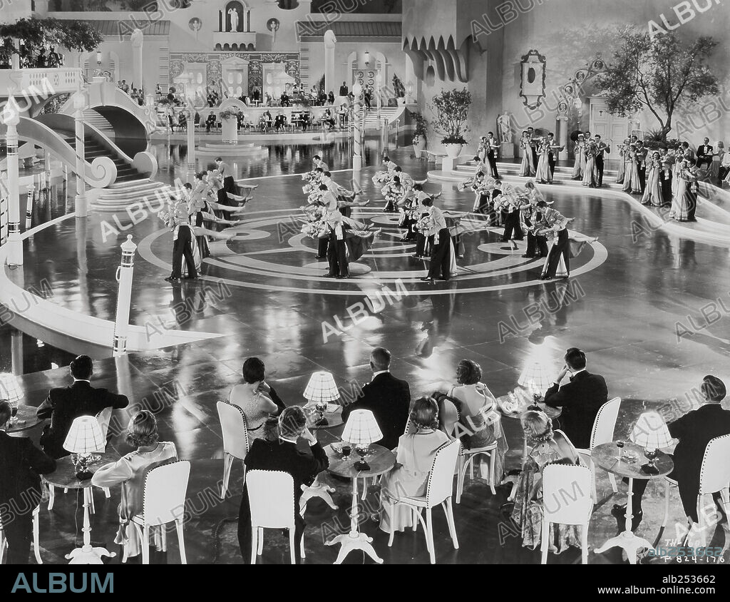 FRED ASTAIRE and GINGER ROGERS in TOP HAT, 1935, directed by MARK SANDRICH. Copyright RKO.