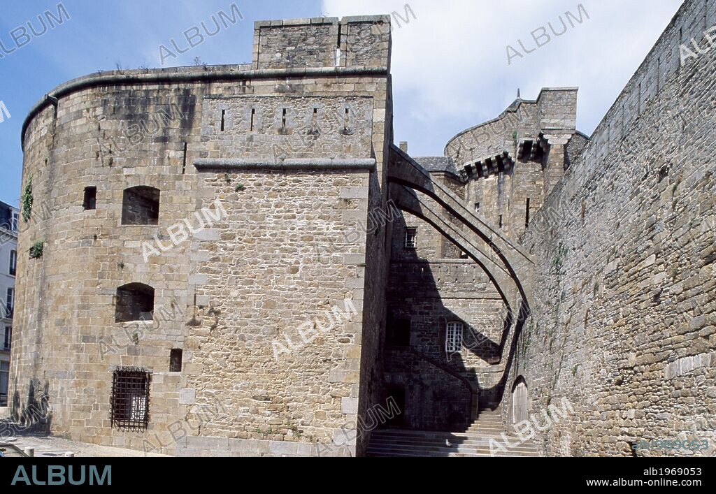 The flying buttresses of Quic-en-Groigne tower, a view of Saint-Malo Castle, Brittany. France, 15th century.