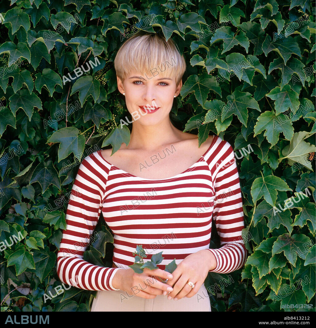JOSIE BISSETT in MELROSE PLACE, 1992, directed by ANSON WILLIAMS, CHARLES CORRELL and RICHARD LANG. Copyright FOX TELEVISION NETWORK/SPELLING TELEVISION.