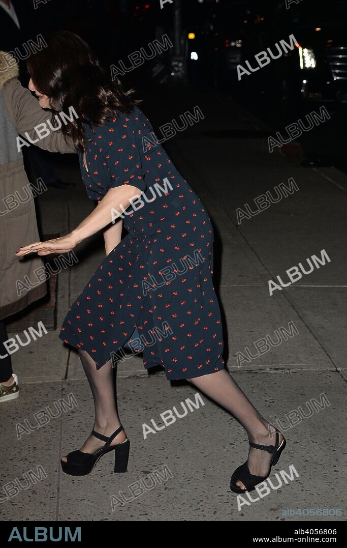 November 13, 2018 - New York, NY, USA - November 13, 2018 New York City..Rachel Weisz stumbles while arriving to tape an appearance on 'The Late Show with Stephen Colbert' on November 13, 2018 in New York City. 13/11/2018