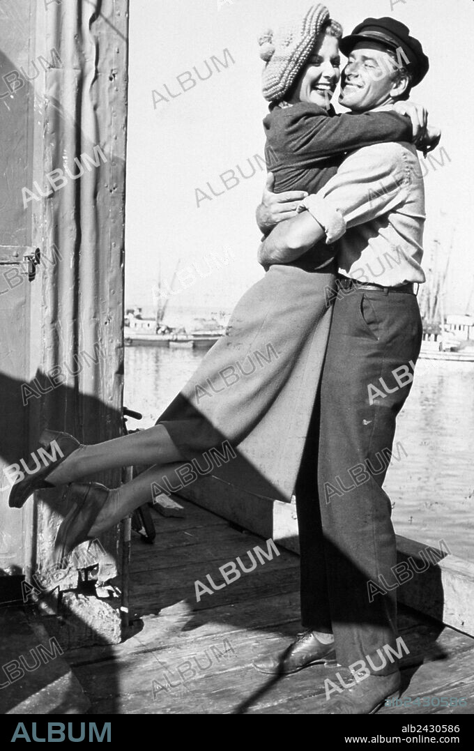 ANN SHERIDAN and ERROL FLYNN in EDGE OF DARKNESS, 1943, directed by LEWIS MILESTONE. Copyright WARNER BROS/FIRST NATIONAL.