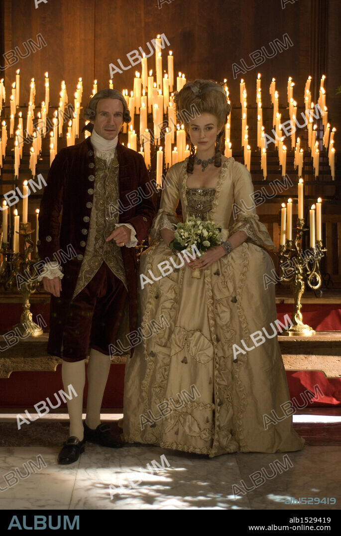 KEIRA KNIGHTLEY y RALPH FIENNES en LA DUQUESA, 2008 (THE DUCHESS), dirigida por SAUL DIBB. Copyright PARAMOUNT VANTAGE/PATHE/BBC FILMS/PATHE RENN PRODUCTIONS.