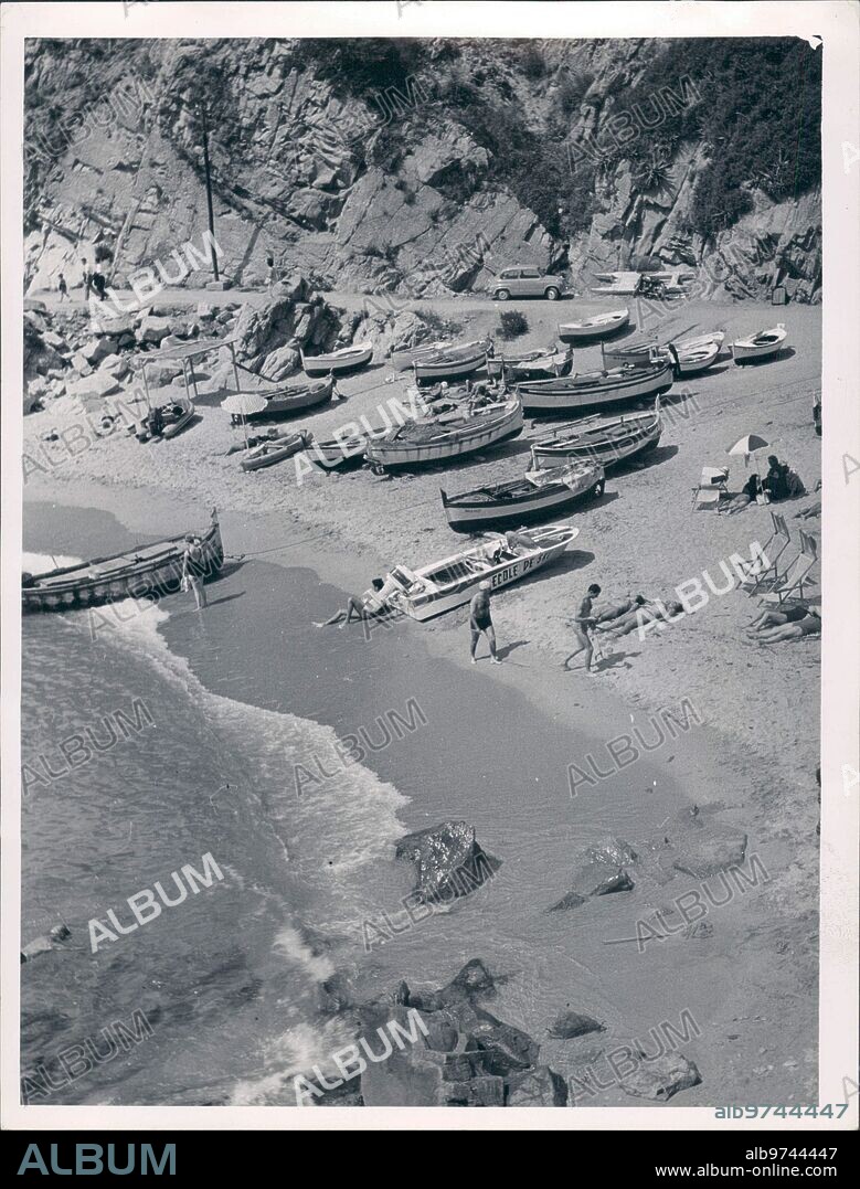 1970. View of the beaches of Lloret de Mar where we can bathers rest peacefully.