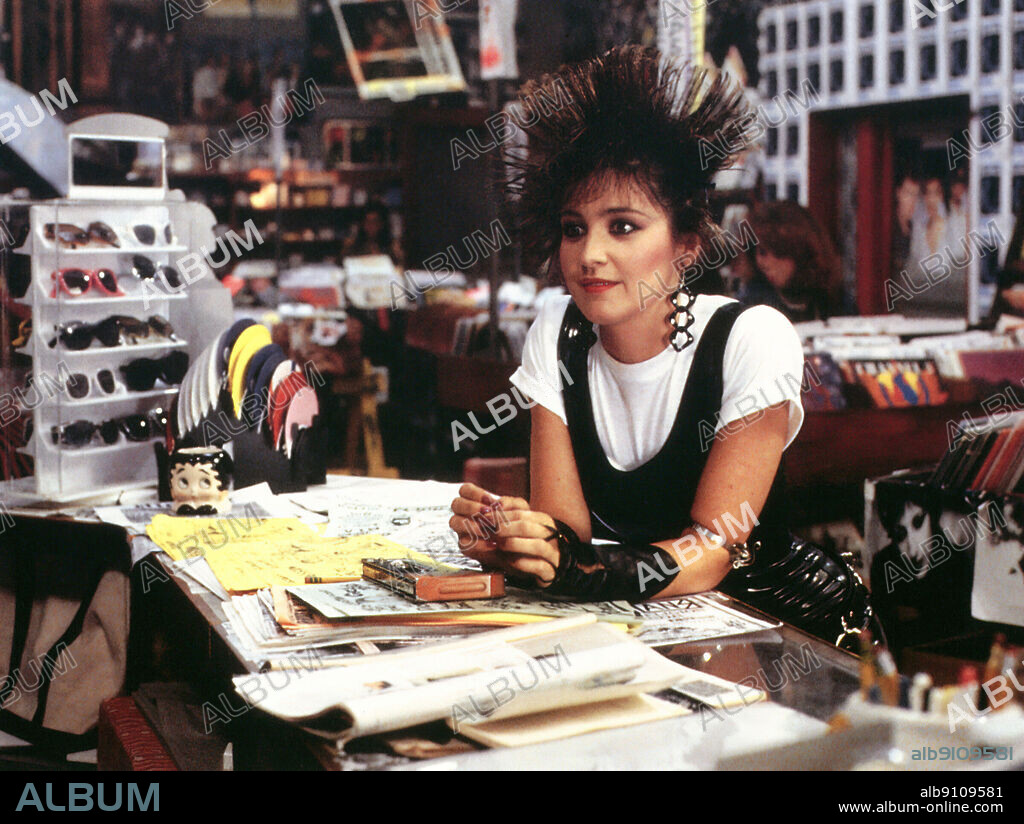 ANNIE POTTS in PRETTY IN PINK, 1986, directed by HOWARD DEUTCH. Copyright PARAMOUNT PICTURES.
