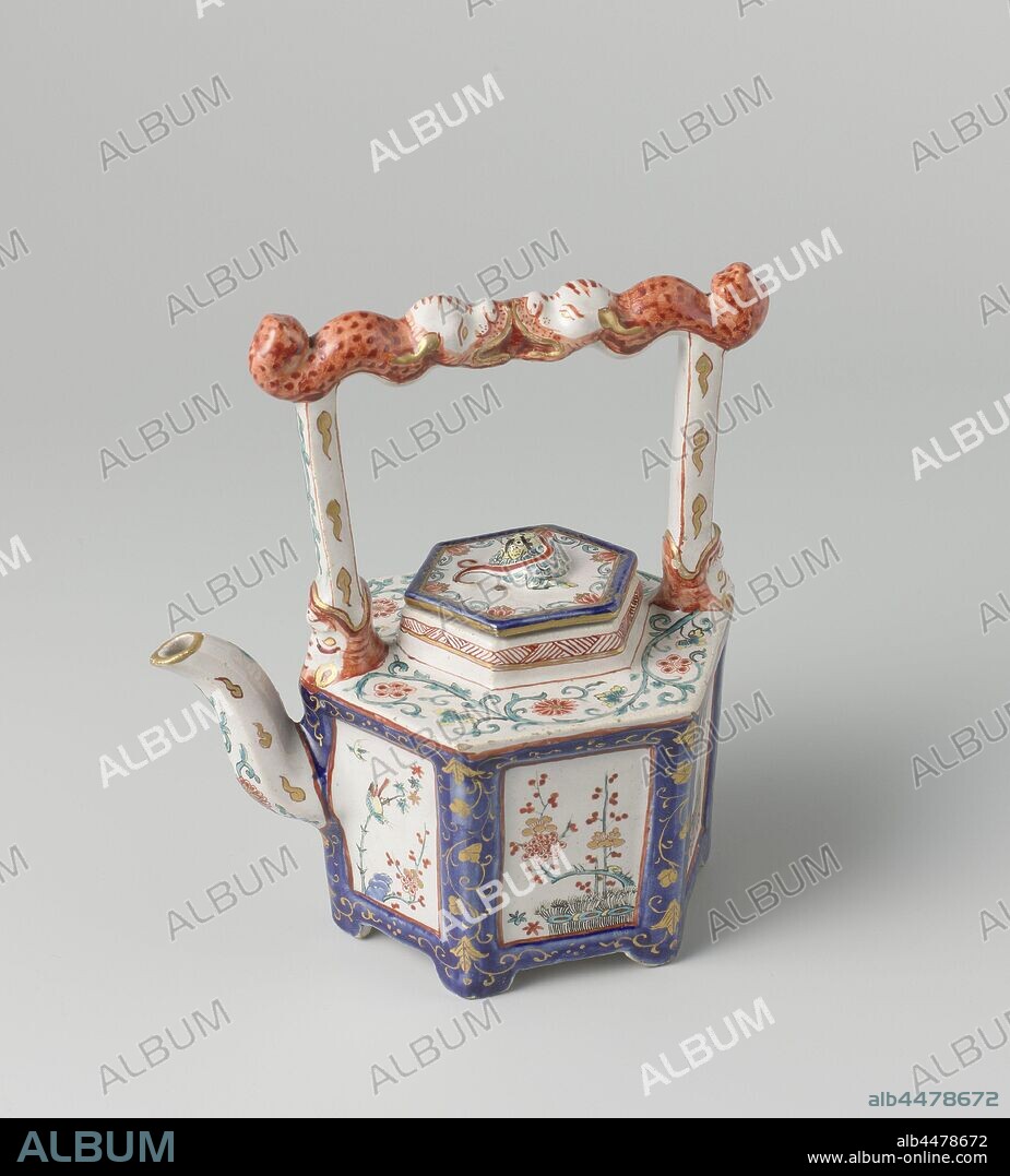 Teapot Teapot Teapot, painted with cockroach decoration, faience draw pot. The pot is hexagonal and has a high straight handle. The handle consists of two dragons. Multicolored painted in imitation of the Japanese Kakiemon decoration, flowers, ornament, anonymous, Delft, c. 1720 - c. 1730, h 15 cm × w 14 cm.