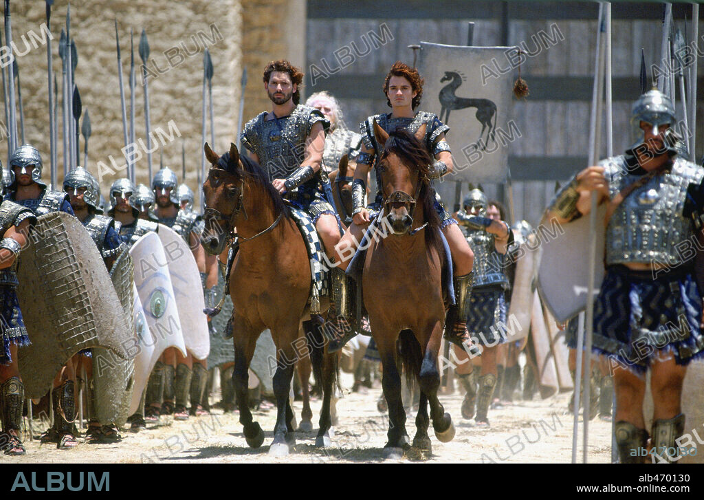 ERIC BANA and ORLANDO BLOOM in TROY, 2004, directed by WOLFGANG PETERSEN. Copyright WARNER BROS. / BAILEY, ALEX.
