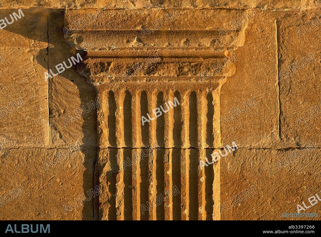 Mausoleo de Fabara o mausoleo de Lucio Emilio Lupo, también conocido como "Caseta de los Moros". Siglo II d. C. Templo tetrásticlo de orden toscano. Detalle de la pilastra toscana de uno de los muros laterales. Fabara. Provincia de Zaragoza. Aragón. España.