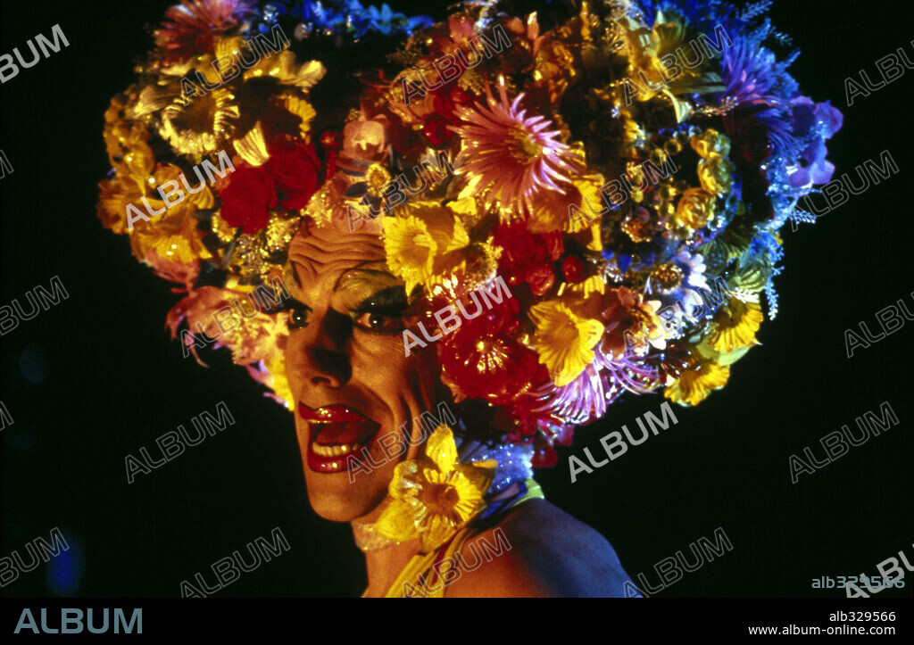 HUGO WEAVING in ADVENTURES OF PRISCILLA, QUEEN OF THE DESERT, THE, 1994, directed by STEPHAN ELLIOTT. Copyright POLYGRAM.