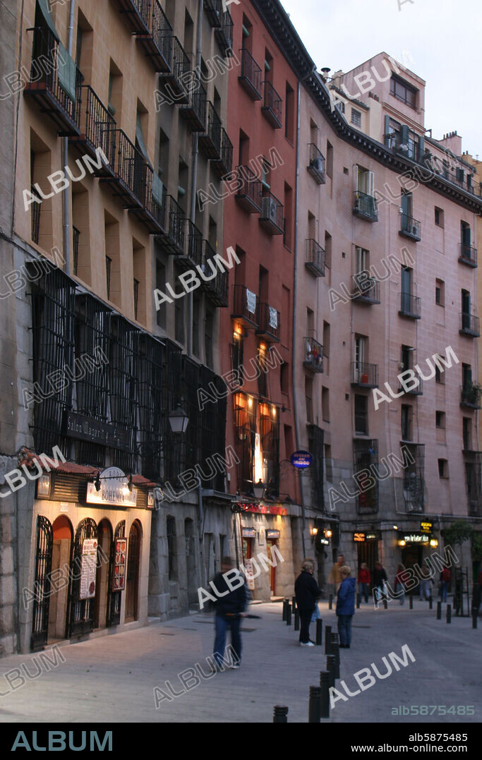 Madrid; calle bajada de San Miguel - Cuchilleros junto a Plaza Mayor.