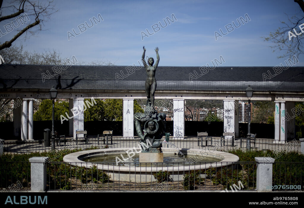 Madrid, 08/04/2015. Jardines de las Vistillas, monumento A Ramón Gómez de la Serna. Foto: Ignacio Gil Archdc.