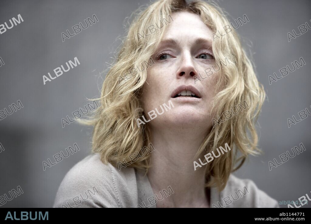 JULIANNE MOORE in BLINDNESS, 2008, directed by FERNANDO MEIRELLES. Copyright RHOMBUS MEDIA/O2 FILMES/BEE VINE PICTURES / ERMEL, ALEXANDRE.