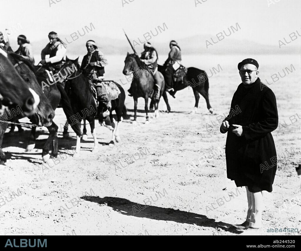 JOHN FORD en LA DILIGENCIA, 1939 (STAGECOACH), dirigida por JOHN FORD. Copyright UNITED ARTISTS.