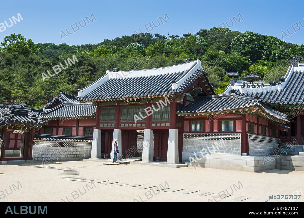 Hwaseong Haenggung Palace, UNESCO World Heritage Site, fortress of Suwon, South Korea, Asia.