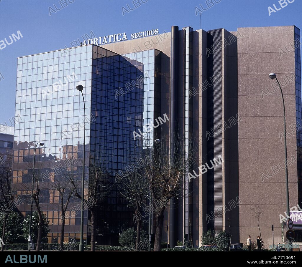CARVAJAL FERRER FRANCISCO JAVIER. EDIFICIO DE OFICINAS LA ADRIATICA DE SEGUROS - 1979.