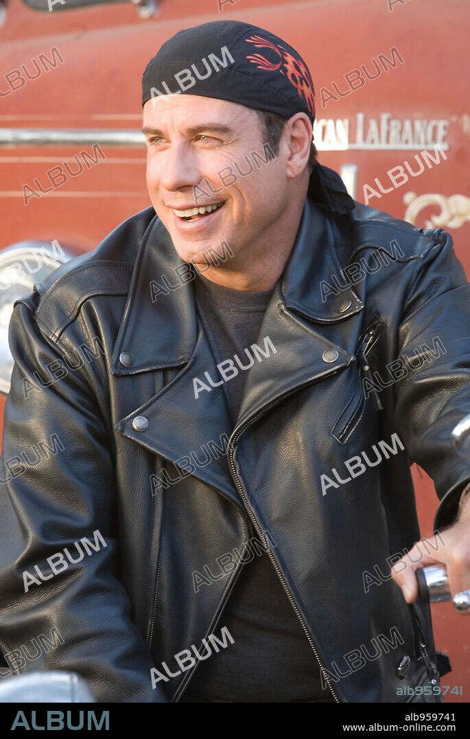 JOHN TRAVOLTA en CERDOS SALVAJES [CON UN PAR... DE RUEDAS], 2007 (WILD HOGS), dirigida por WALT BECKER. Copyright TOUCHSTONE PICTURES / SEBASTIAN, LOREY.