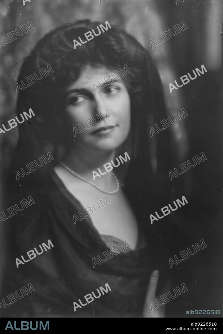ARNOLD GENTHE. Bruguie`re, Peder, 2nd, Mrs., portrait photograph, 1912 Apr. 11.