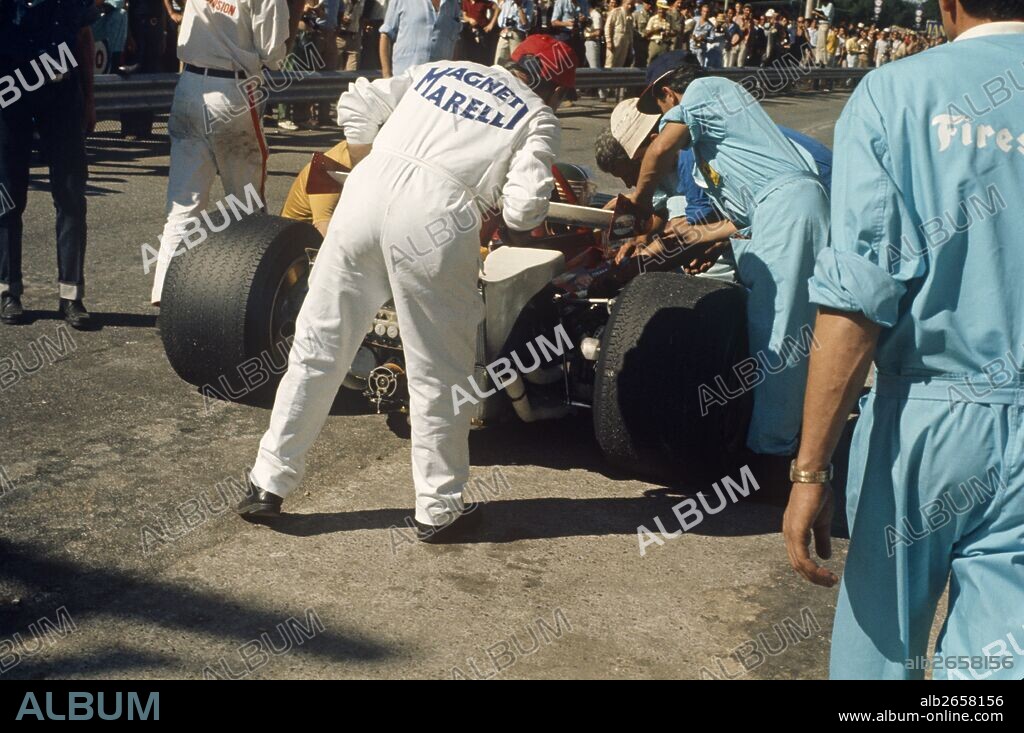 Italian GP, Monza, 6th September, 1970. Ferrari in pits.