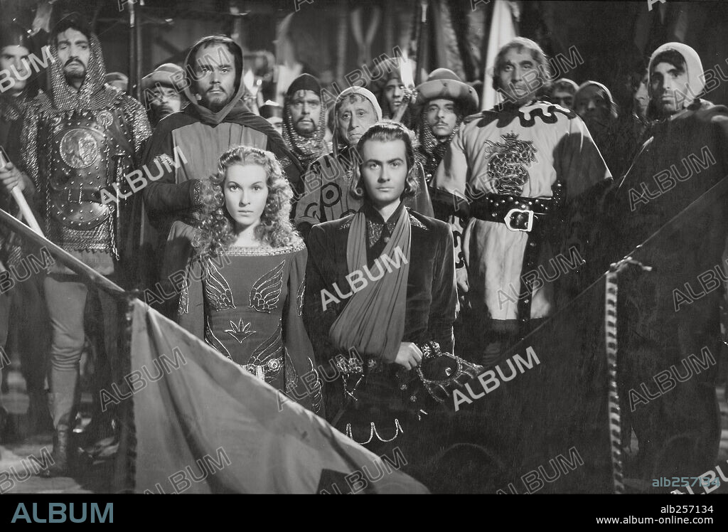 CARLO NINCHI y MARIELLA LOTTI en EL CABALLERO NEGRO, 1954 (THE BLACK KNIGHT), dirigida por TAY GARNETT. Copyright COLUMBIA BRITISH.