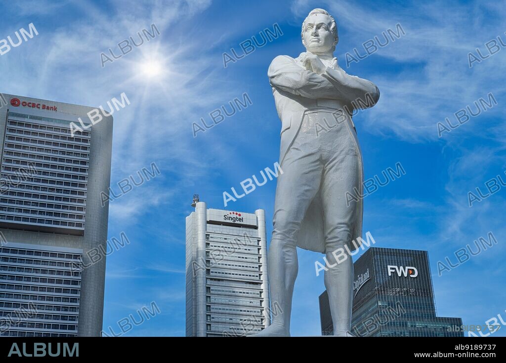 Singapore: Statue of Sir Thomas Stamford Raffles (1781 - 1826) at RafflesÄô Landing Site, Boat Quay, Singapore River. Sir Stamford Raffles was a British statesman, best known for his founding of the city of Singapore (now the city-state of the Republic of Singapore). He is often described as the 'Father of Singapore'. He was also heavily involved in the conquest of the Indonesian island of Java from Dutch and French military forces during the Napoleonic Wars and contributed to the expansion of the British Empire. He was also a writer and a historian who wrote the book ' History of Java' (1817).