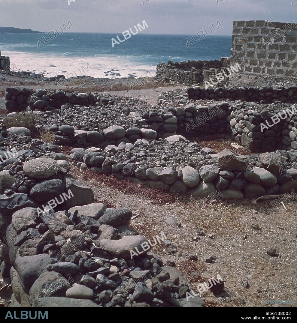 RESTOS DEL POBLADO PREHISPANICO ENCONTRADO EN TORNO A CUAVA PINTADA, CASAS DE LOS GUANCHES.