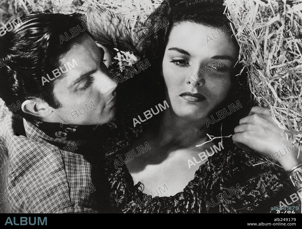 JACK BUETEL y JANE RUSSELL en EL FORAJIDO, 1943 (THE OUTLAW), dirigida por HOWARD HUGHES. Copyright RKO.